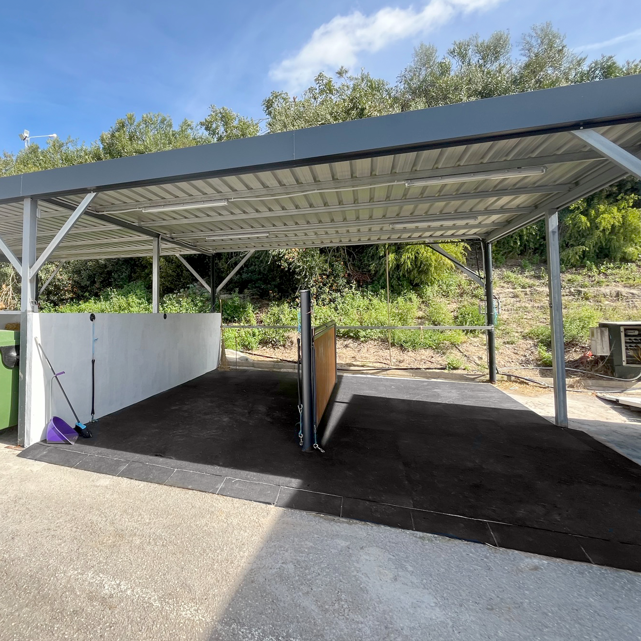 equine stable mats for comfort and grip in wash bay and stables